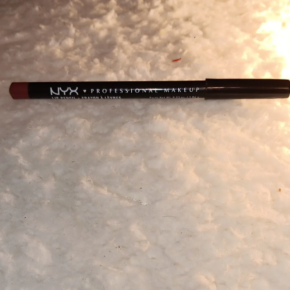 NYX Professional Makeup Lip Pencil - Deep Brown